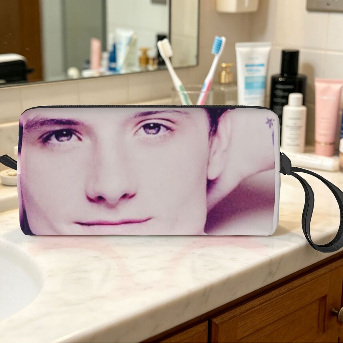 Josh Hutcherson Whistle Meme S - Beauty Makeup Songs recensione e prezzo