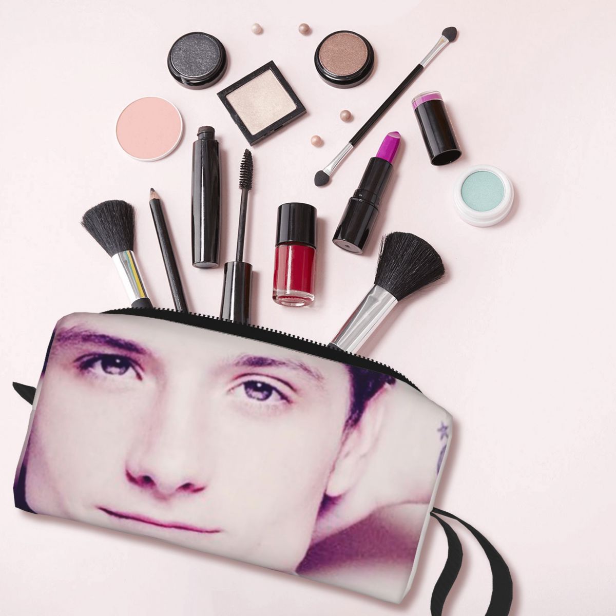 Josh Hutcherson Whistle Meme S - Beauty Makeup Songs recensione e prezzo